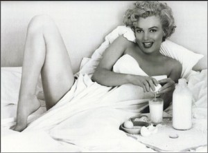 Marilyn Monroe desayunando Naranjas Lola